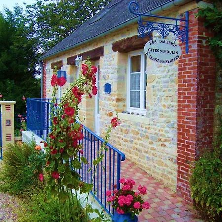 Gite Le Moulin Saint-Vaast-sur-Seulles Exterior foto
